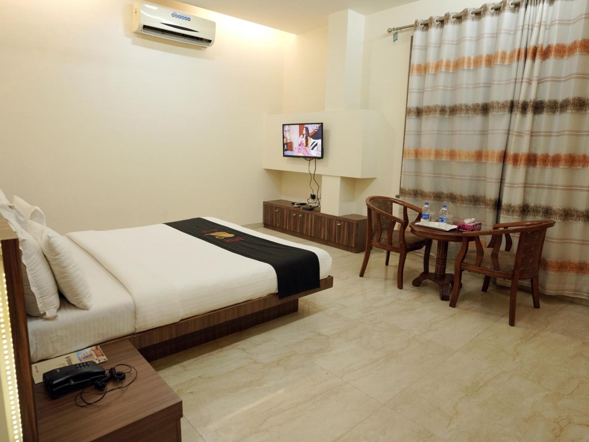 Hotel Kushala Executive Inn ธาเน ภายนอก รูปภาพ