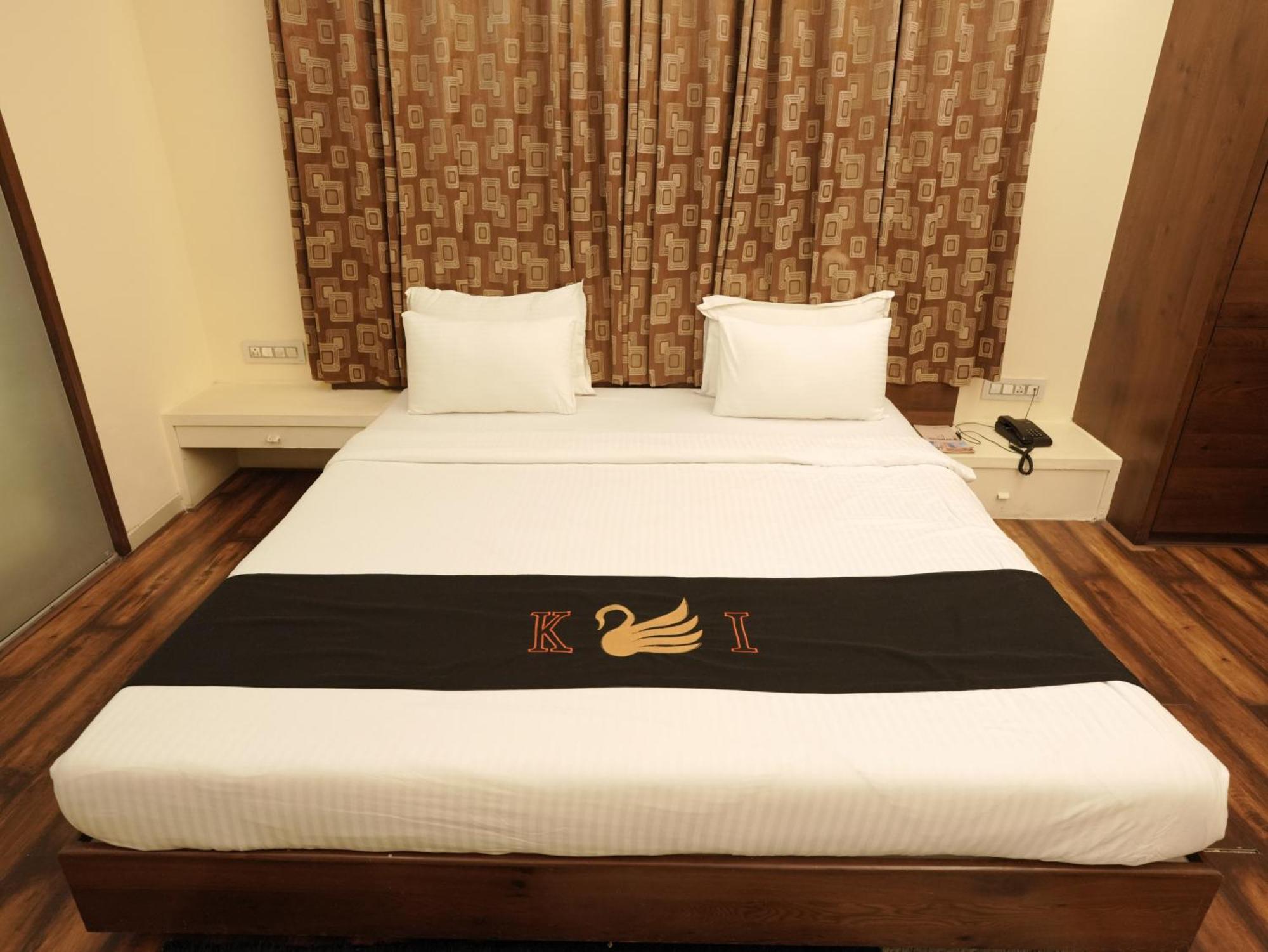 Hotel Kushala Executive Inn ธาเน ภายนอก รูปภาพ